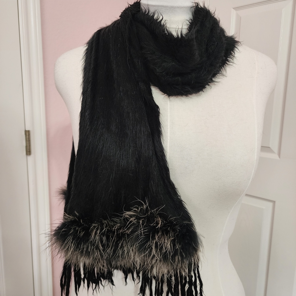 Elegant Black Faux Fur Scarf - Picture 5 of 5